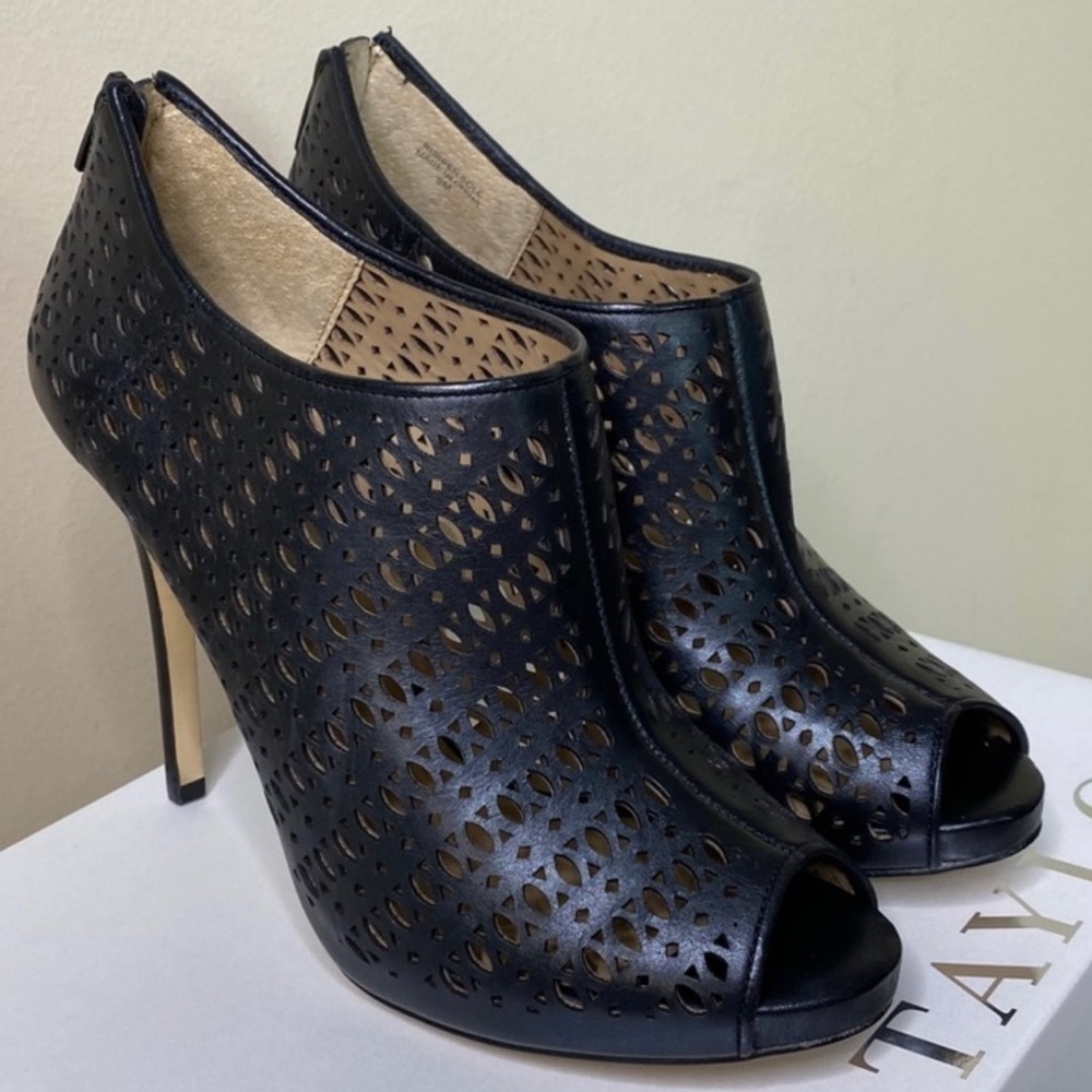 ANN TAYLOR Black Leather Bootie